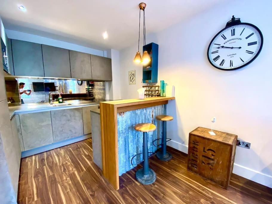 Stunning Little House On Poole Quay - Free Secure Parking & Wifi - In The Heart Of The Old Town - Great Location - Free Parking - Fast Wifi - Smart Tv - Newly Decorated - Sleeps 2! Close To Poole & Bournemouth & Sandbanks Exterior foto