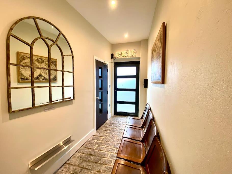 Stunning Little House On Poole Quay - Free Secure Parking & Wifi - In The Heart Of The Old Town - Great Location - Free Parking - Fast Wifi - Smart Tv - Newly Decorated - Sleeps 2! Close To Poole & Bournemouth & Sandbanks Exterior foto