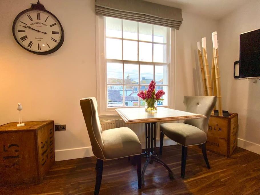 Stunning Little House On Poole Quay - Free Secure Parking & Wifi - In The Heart Of The Old Town - Great Location - Free Parking - Fast Wifi - Smart Tv - Newly Decorated - Sleeps 2! Close To Poole & Bournemouth & Sandbanks Exterior foto
